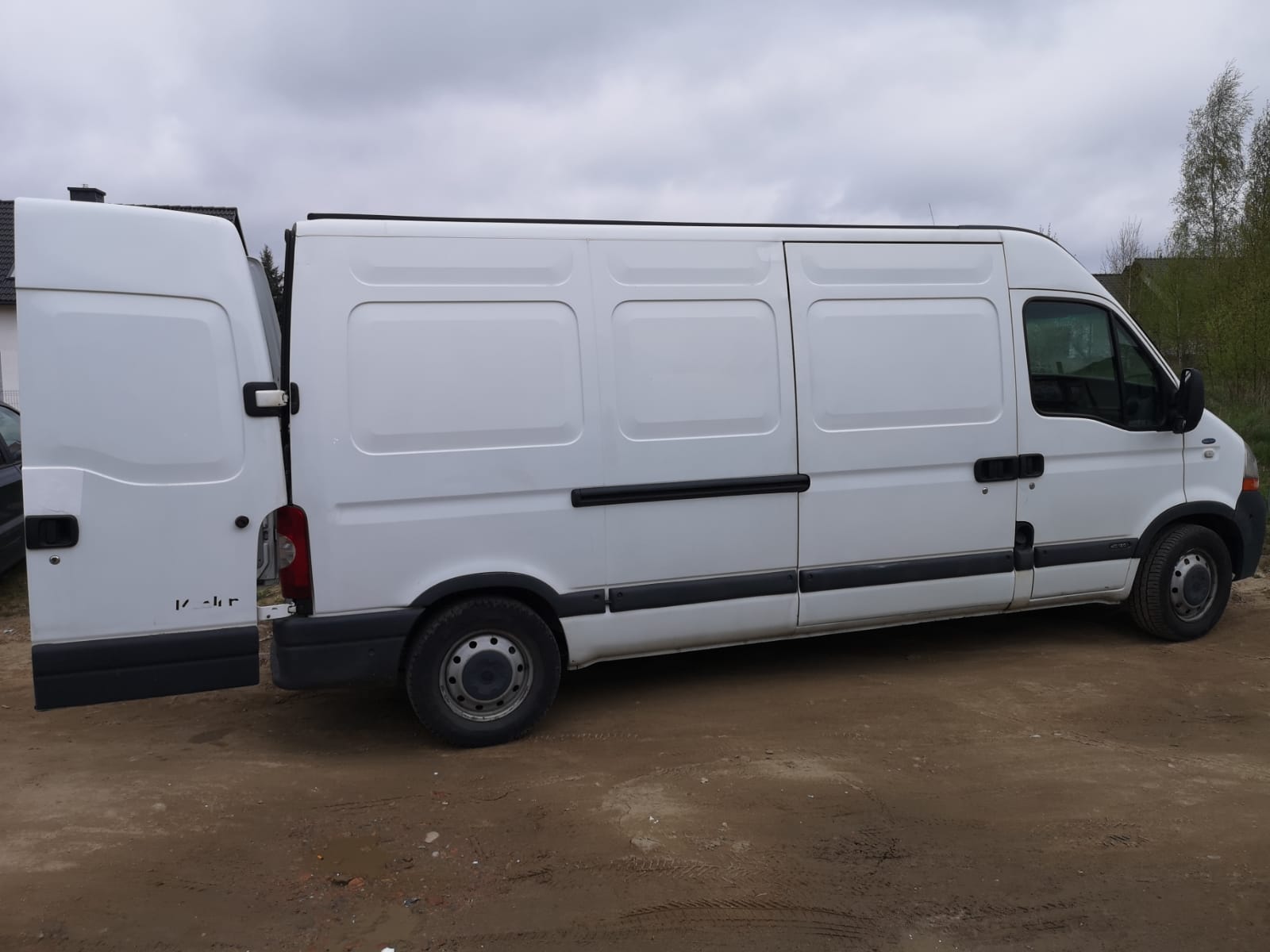 Samochód firmowy Czysty Spokój – profesjonalna obsługa klienta