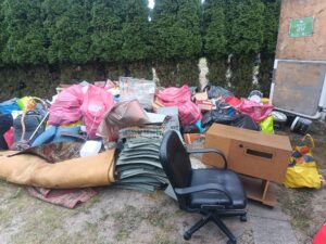 Uprzątnięcie posesji z rozbiórką starej szopy — zdjęcie 1
